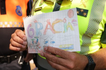 Una familia de Sanabria apoya a los operativos de la lucha contra incendios