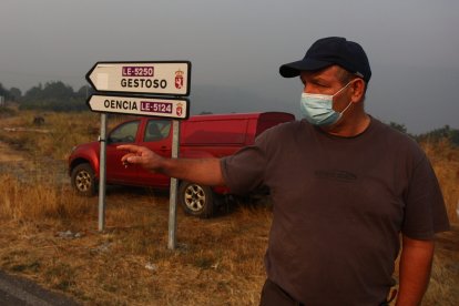 Dispositivo de la UME desplazado al incendio que afecta a los municipios de Oencia y Corullón (León)