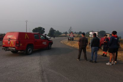 Dispositivo de la UME desplazado al incendio que afecta a los municipios de Oencia y Corullón (León)