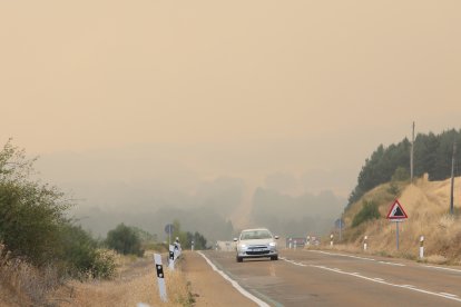 Vista del incendio desde Villalba de Guardo (Palencia).