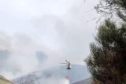 Incendio en la Sierra de Béjar cerca de Candelario.