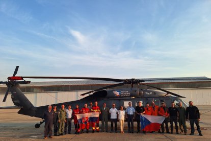 Dos helicópteros BlackHawk llegan a la base aérea de Matacán (Salamanca).