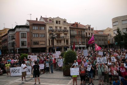 Concentración ciudadana en La Bañeza.