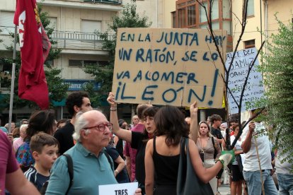 Concentración ciudadana en La Bañeza.