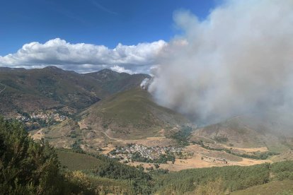 El Valle de Fornela afectado por el incendio de Anllares (León)