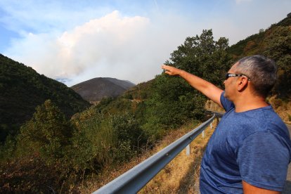 Avance del incendio de Anllares en León.