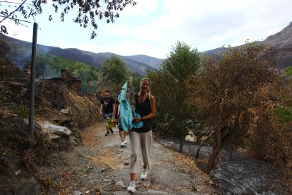 La Santa de Lusio (León), vuelve a la iglesia tras el incendio que ha arrasado el pueblo