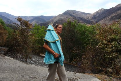 La Santa de Lusio (León), vuelve a la iglesia tras el incendio que ha arrasado el pueblo
