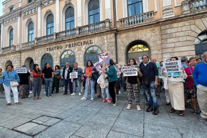 Burgos ha recordado a los trabajadores fallecidos en los incendios y se ha solidarizado con las provincias afectadas