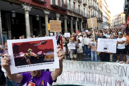Manifestación en Valladolid bajo el lema 'Nuestra tierra arde. Contra el fuego de la inacción: ¡Prevención y medios ya!'