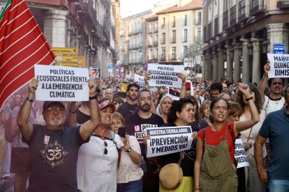 Manifestación en Valladolid bajo el lema 'Nuestra tierra arde. Contra el fuego de la inacción: ¡Prevención y medios ya!'