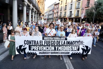 Manifestación en Valladolid bajo el lema 'Nuestra tierra arde. Contra el fuego de la inacción: ¡Prevención y medios ya!'