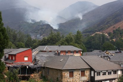 Incendio en Colinas del Campo de Martín Moro Toledano perteneciente al municipio de Igüeña (León)