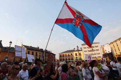 Concentración de protesta contra la gestión llevada a cabo de los incendios forestales