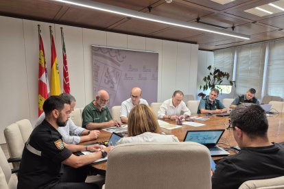 El jefe de la jornada de extinción de incendios de Zamora, Mariano Rodríguez, asiste a la reunión del Cecopi