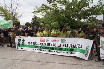 Concentración en las Cortes de Castilla y León de forestales por los incendios de la región