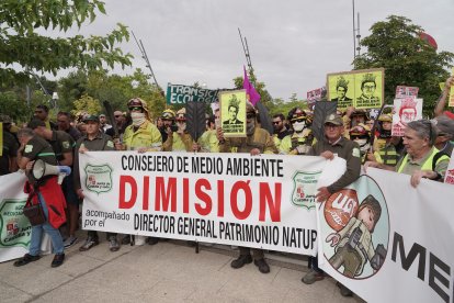 Concentración en las Cortes de Castilla y León de forestales por los incendios de la región