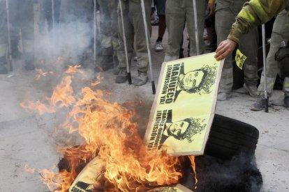 Concentración en las Cortes de Castilla y León de forestales por los incendios de la región