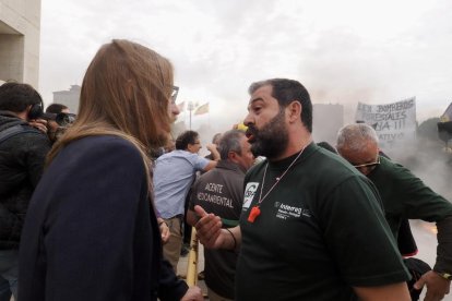 Concentración en las Cortes de Castilla y León de forestales por los incendios de la región