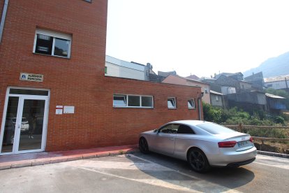 Albergue municipal del Camino de Invierno en la localidad de Puente Domingo Flores (León)