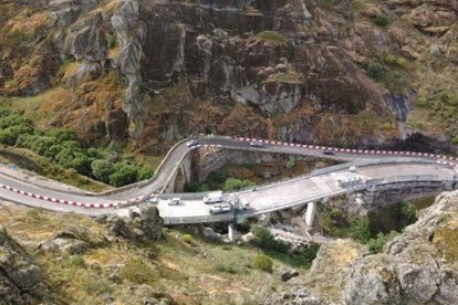 Viaducto de la Cueva del Maragato de la N-502