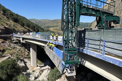 Viaducto de la Cueva del Maragato de la N-502