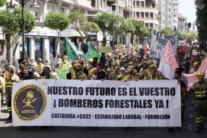 Manifestación para exigir mejoras en el operativo de prevención y extinción de incendios.