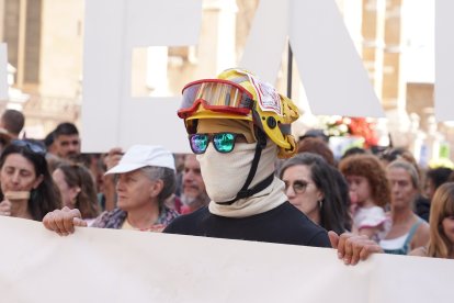 Manifestación para exigir mejoras en el operativo de prevención y extinción de incendios.
