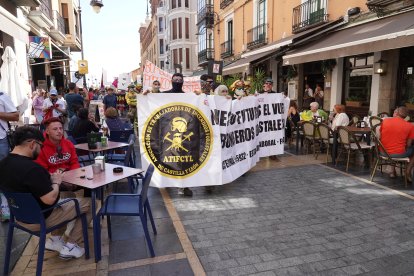 Manifestación para exigir mejoras en el operativo de prevención y extinción de incendios.