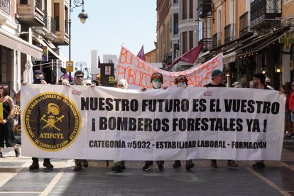 Manifestación para exigir mejoras en el operativo de prevención y extinción de incendios.