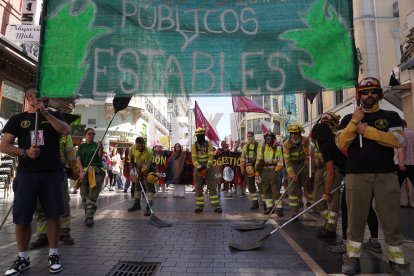 Manifestación para exigir mejoras en el operativo de prevención y extinción de incendios.