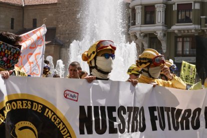 Manifestación para exigir mejoras en el operativo de prevención y extinción de incendios.