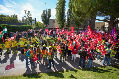 Bomberos forestales se manifiestan en Valladolid.