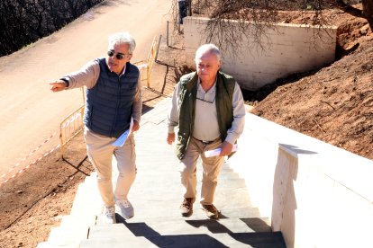Gonzalo Santonja visita las obras de rehabilitación del Mirador de Orellán