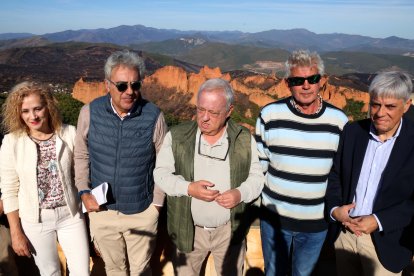 Gonzalo Santonja visita las obras de rehabilitación del Mirador de Orellán