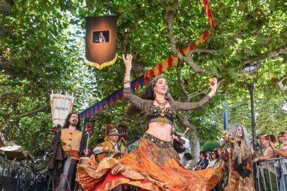 Desfile medieval que recorrió las calles del centro histórico de la ciudad.