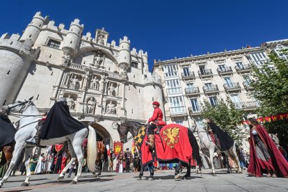 Desfile medieval que recorrió las calles del centro histórico de la ciudad.