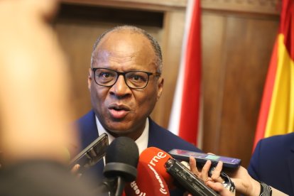 El alcalde de Ponferrada, Marco Morala recibe al  l primer ministro de Cabo Verde, Ulises Correia e Silva, en su Visita a la ciudad.