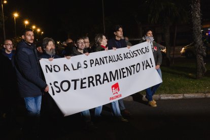 Más de 2.000 personas toman las calles de la capital palentina, en la protesta contra Adif.