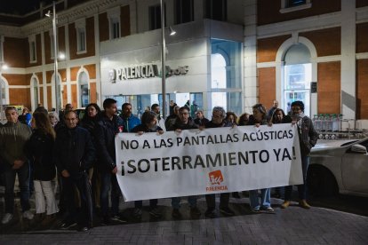Más de 2.000 personas toman las calles de la capital palentina, en la protesta contra Adif.