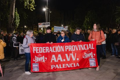 Más de 2.000 personas toman las calles de la capital palentina, en la protesta contra Adif.