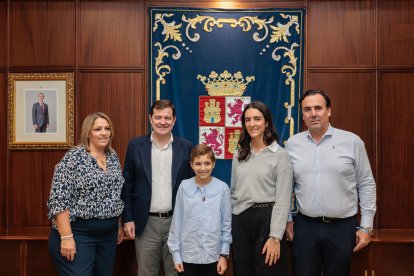 Un momento de la recepción de Mañueco a María Caamaño.