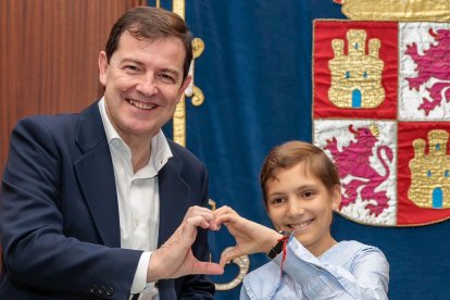 Un momento de la recepción de Mañueco a María Caamaño.