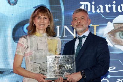 La catedrática Ana Moreno recoge el Premio TIC
