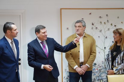 Fernández Carriedo se reúne con Pedro Pascual de Por Ávila.