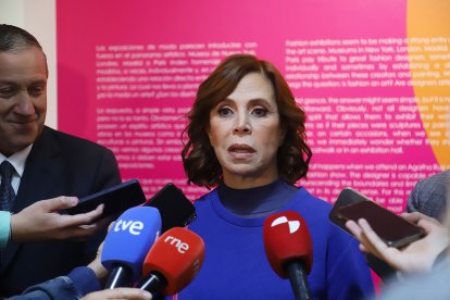 Agatha Ruiz de la Prada visita en Zamora la exposición ‘Agatha Ruiz de la Prada: diseño y creatividad’.