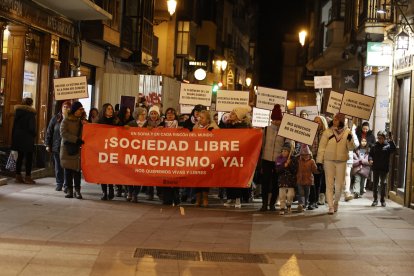 Un momento de las concentraciones en Castilla y León contra la violencia de género.