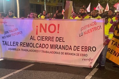 Manifestación en Miranda contra el cierre del taller de Remolcado de Renfe.