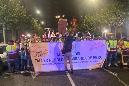Manifestación en Miranda contra el cierre del taller de Remolcado de Renfe.