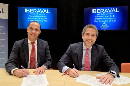 César Pontvianne y Ramón Polvorosa firman la escritura de integración de la sociedad de garantía cántabra Sogarca